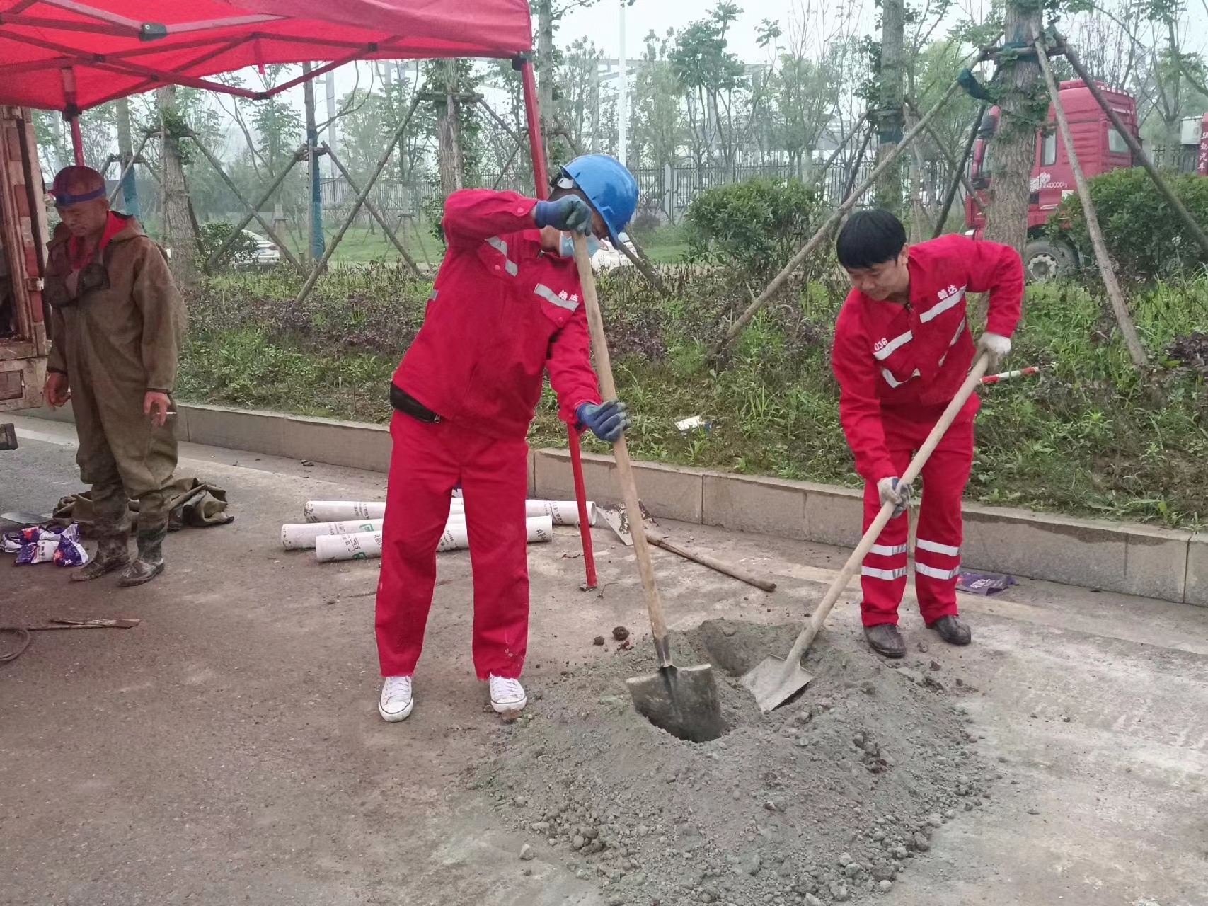 新晃管道疏通哪家好】及时进行市政管道清淤