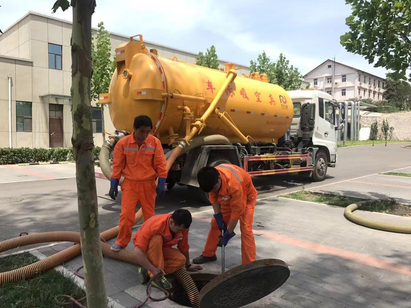 新晃化粪池清理与5-8吨吸粪车施工效率分析